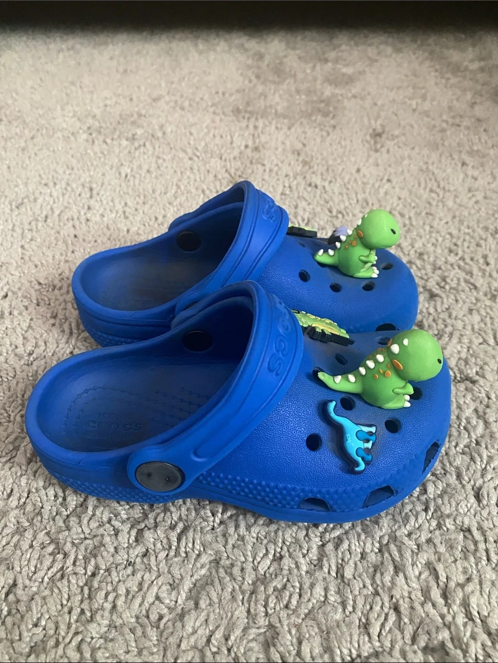 CROCS Kids Blue Clogs with Green Dinosaur Jibbitz size C8